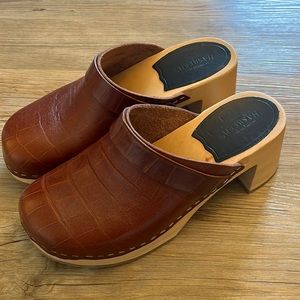 New Swedish hasbeens - red/brown